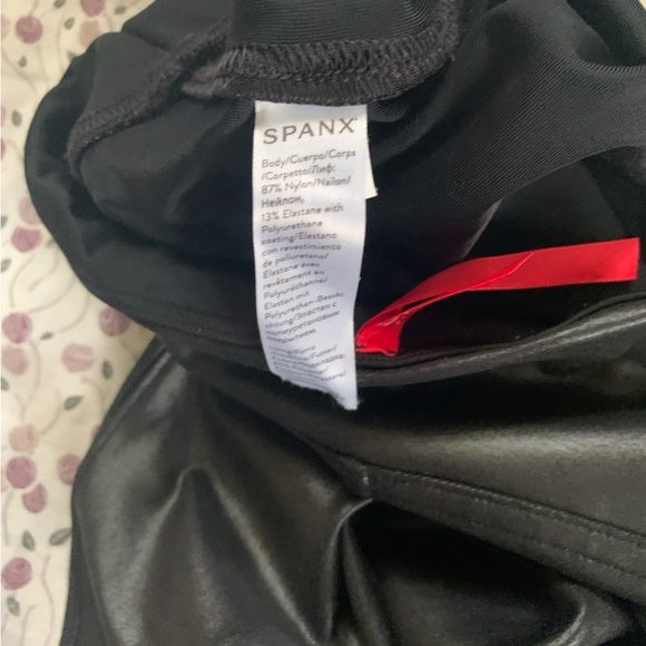 SPANX faux leather leggings in black size small - Picture 3 of 9